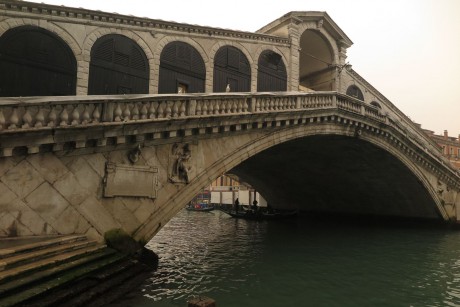 Benátky_Canal Grande_Ponte di Rialto (1)