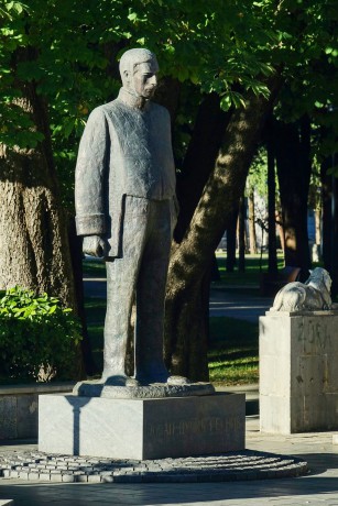 Trebinje_pomník básníka Jovana Dučiče (2)