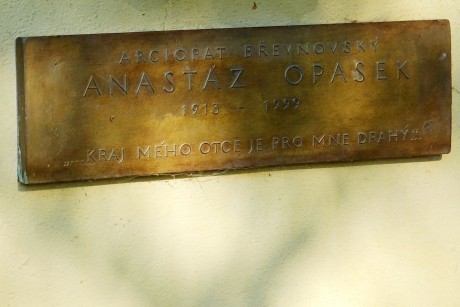 Košice_kostel Narození Panny Marie_připomínka břevnovského arciopata jana Anastáze Opaska (1913-1999) (2)