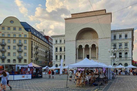 Temešvár_Vítězné náměstí_opera a národní divadlo (1_1)_result