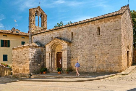 San Quirico d'Orcia_kostel Nanebevzetí Panny Marie (1)_result