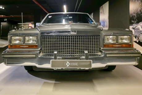 Heydar Aliev Center_klasické automobily_ 2026_02_11_022