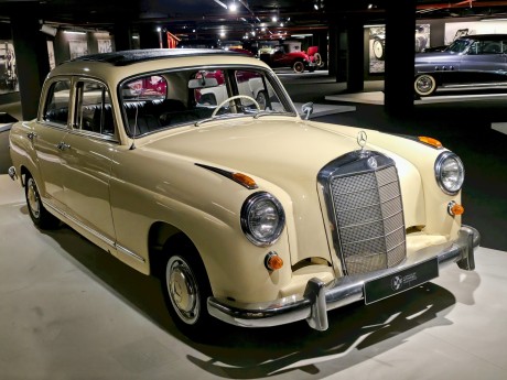 Heydar Aliev Center_klasické automobily_ 2026_02_11_025