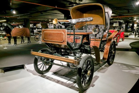 Heydar Aliev Center_klasické automobily_ 2026_02_11_028