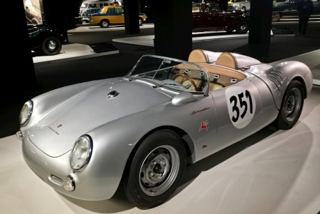 Heydar Aliev Center_klasické automobily_ 2026_02_11_035