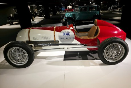 Heydar Aliev Center_klasické automobily_ 2026_02_11_037