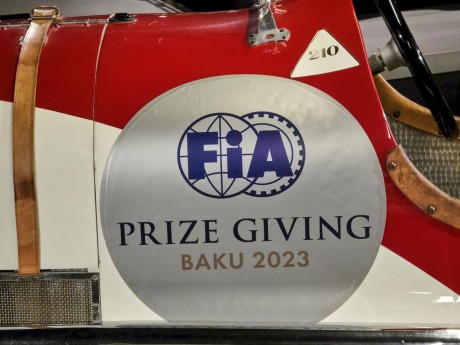 Heydar Aliev Center_klasické automobily_ 2026_02_11_038