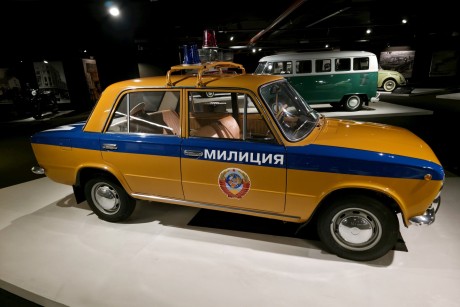 Heydar Aliev Center_klasické automobily_ 2026_02_11_043