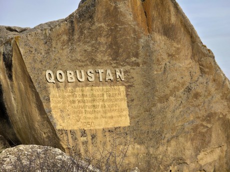 2026_02_03_Qobustan_skalní rytiny_001