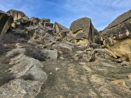 2026_02_03_Qobustan_skalní rytiny_004