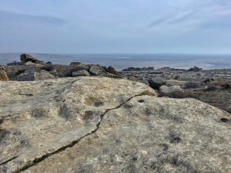 2026_02_03_Qobustan_skalní rytiny_007