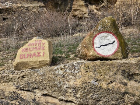 2026_02_03_Qobustan_skalní rytiny_016