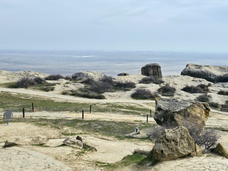 2026_02_03_Qobustan_skalní rytiny_023