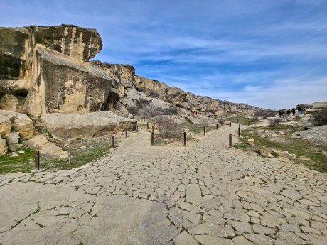 2026_02_03_Qobustan_skalní rytiny_035