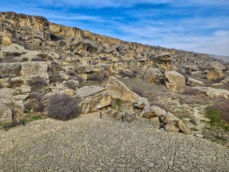 2026_02_03_Qobustan_skalní rytiny_038
