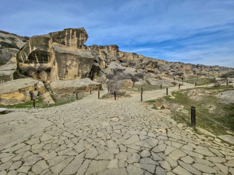 2026_02_03_Qobustan_skalní rytiny_045