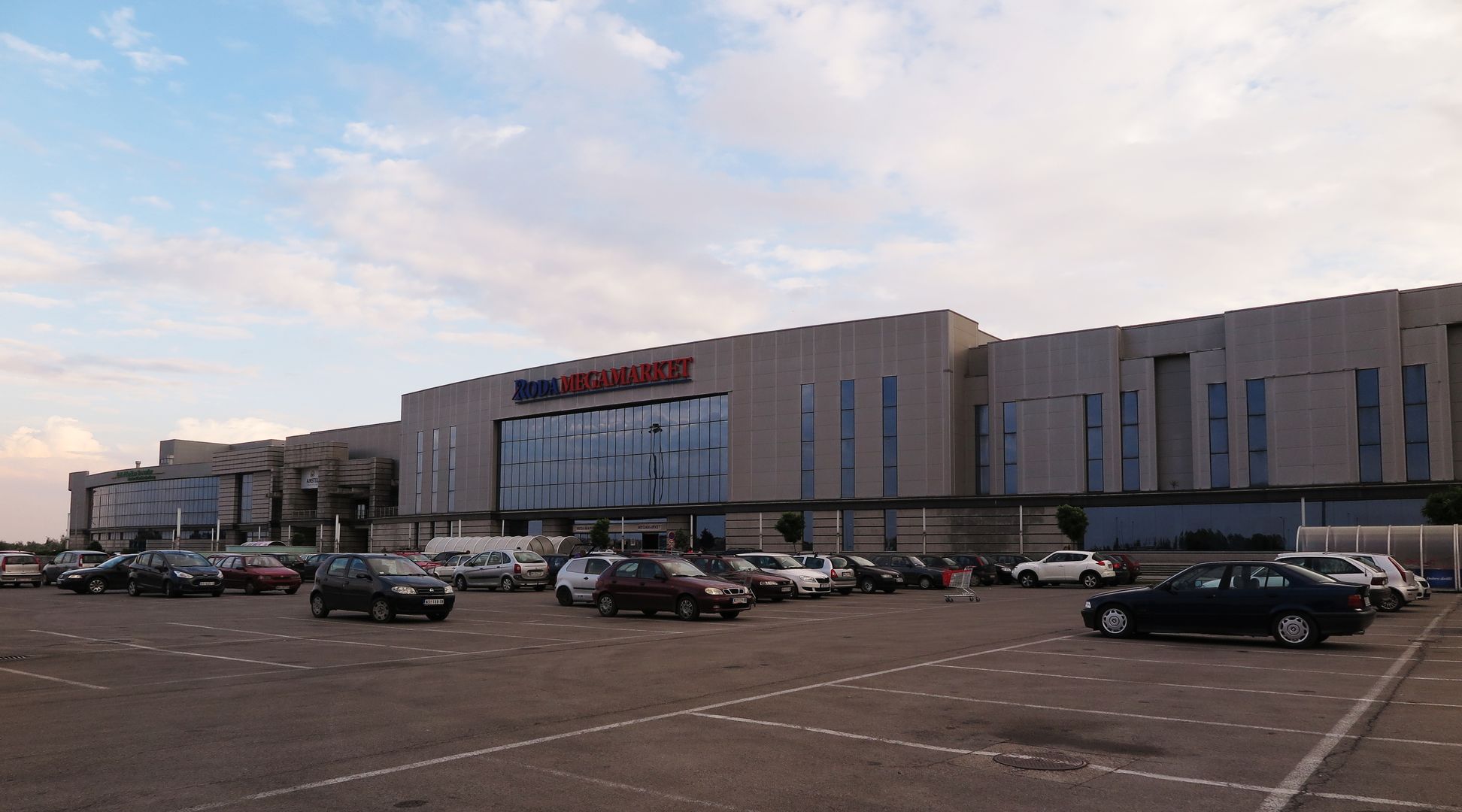 Nedostavěný megamarket Novy Sad (1)