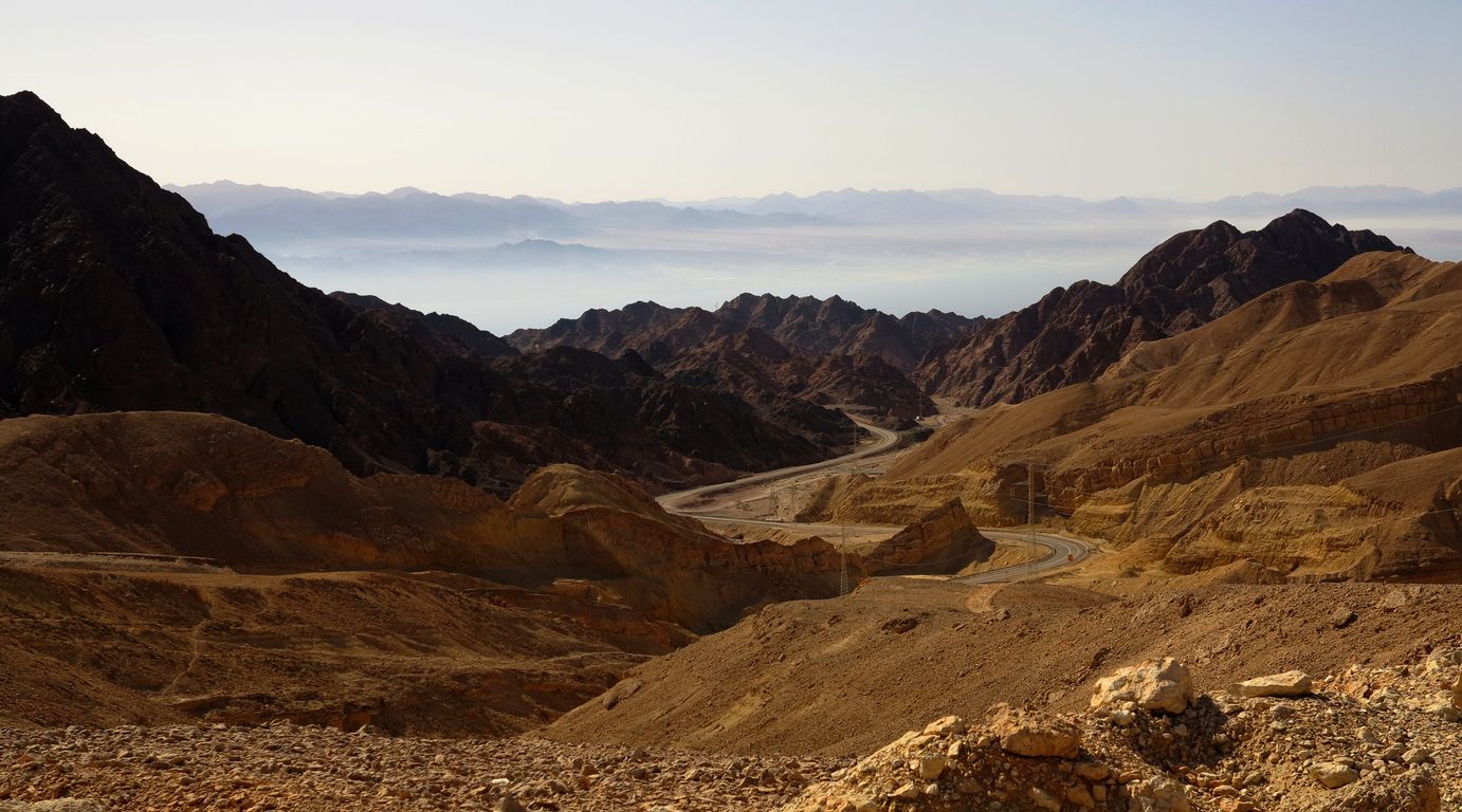 Eilatské hory - pohled na Akabský záliv