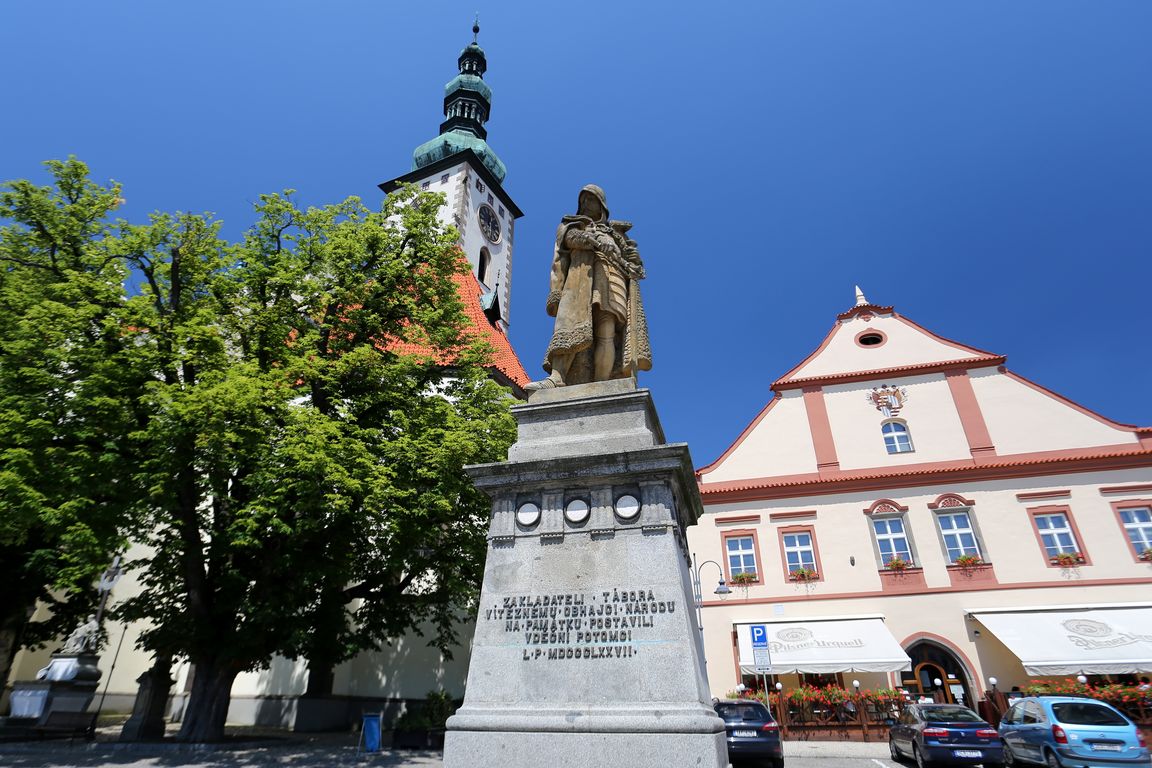 Tábor_pomník Jana Žižka a Lichvicovský dům