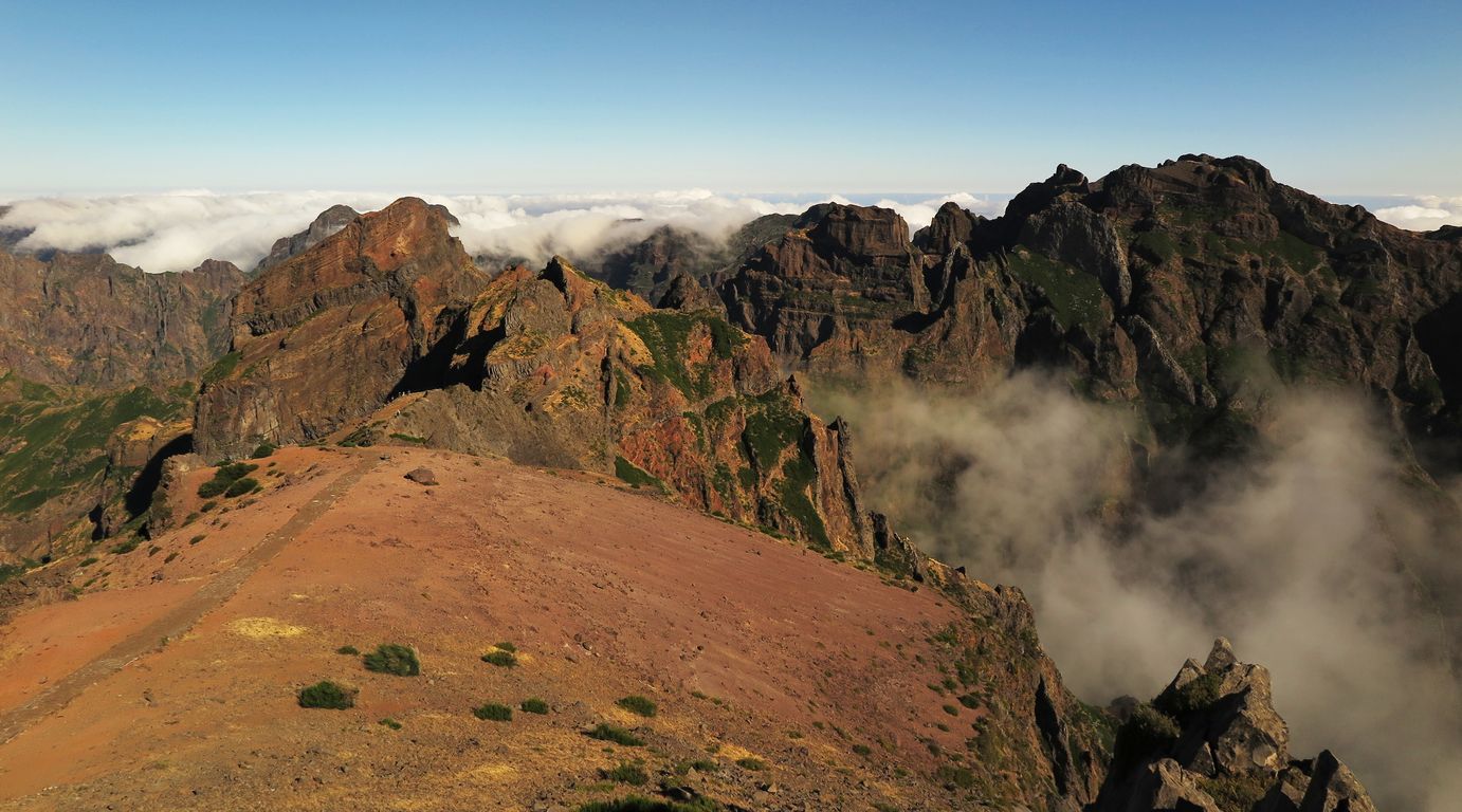 Madeira_2015_07_28 (8)_Pico do Arieiro_1818 m.n.m._cesta k vyhlídce Ninho da Manta