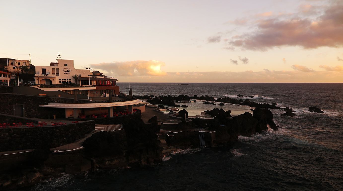 Madeira_2015_07_29_ (9)_Porto Moniz_bazény na pobřeží