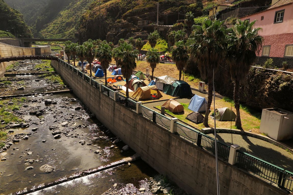 Madeira_2015_07_31 (44)_tábořiště v Ribeira da Janela