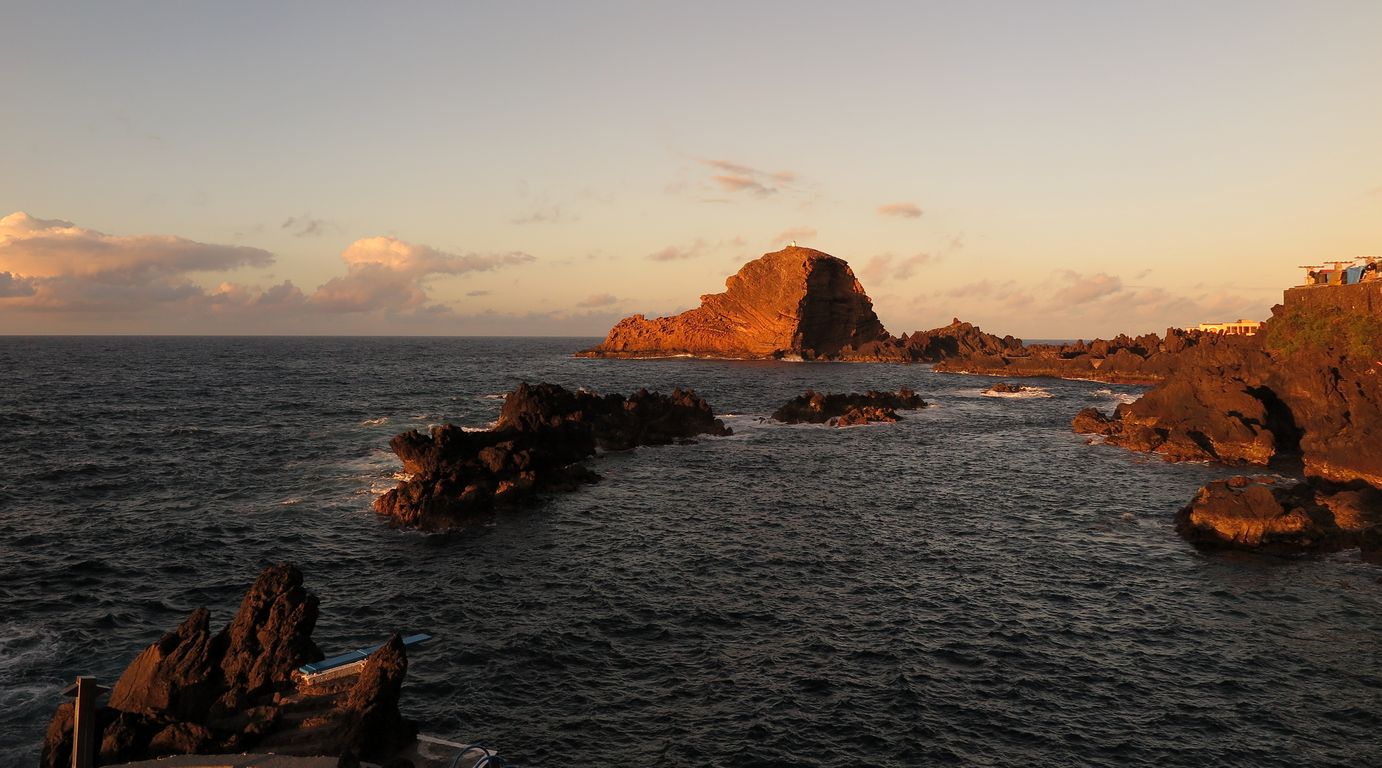 Madeira_2015_07_29_ (27)_Porto Moniz_pohled na ostrůvek Ilhéu Mole