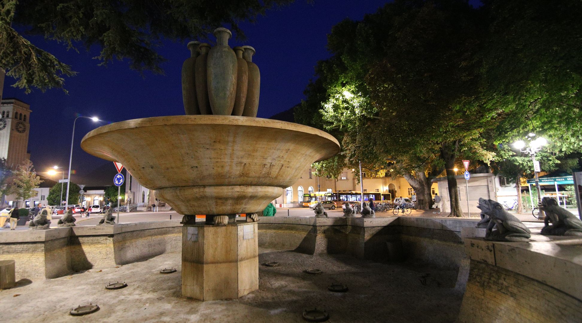 Bolzano_Piazza della Stazione (2)