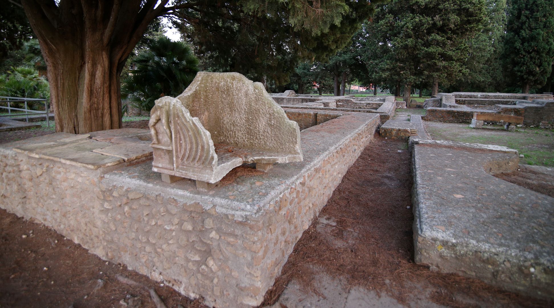 Ostia Antica - pozůstatky města (8_2) - Nekropole