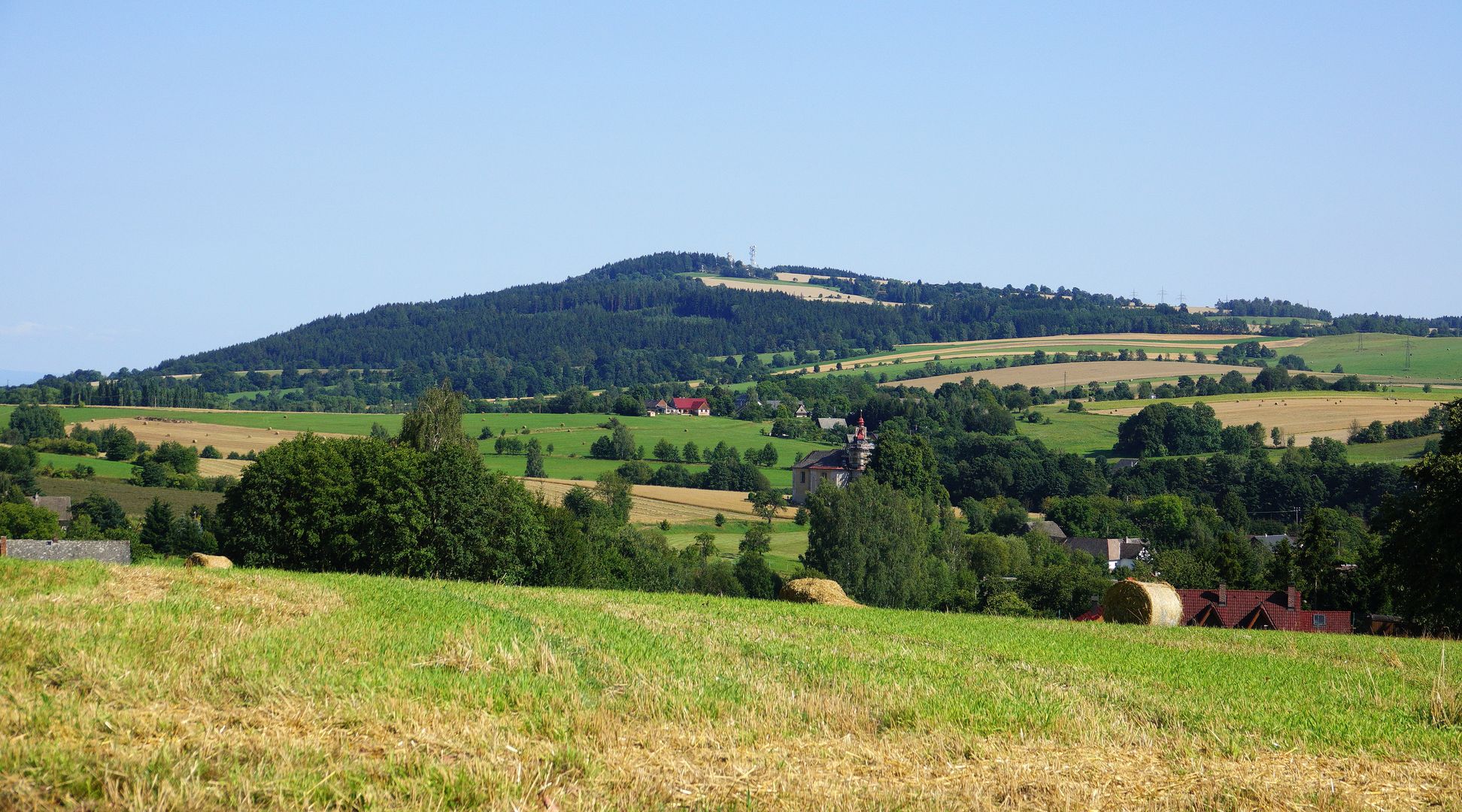 032_Pohled na Zvičinu od západu