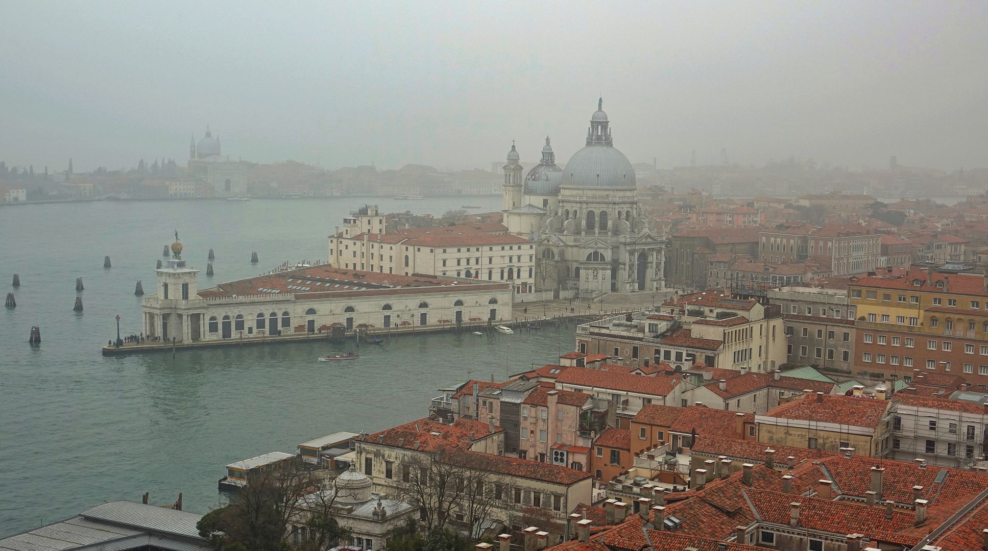 Benátky_Canal Grande_Punta della Dogana (1)