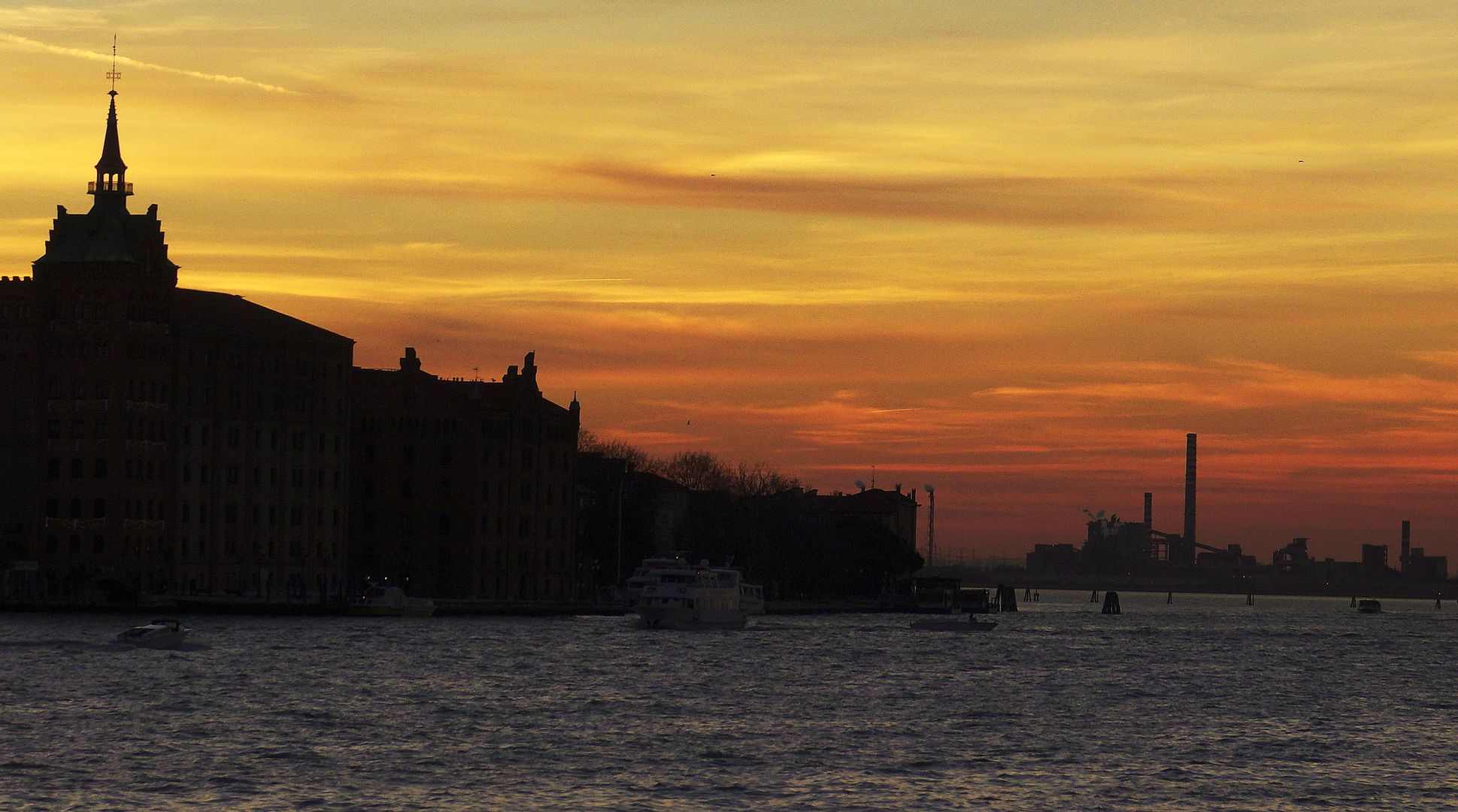 Benátky_kanál Giudecca_hotel Hilton Molino Stucky  (2)