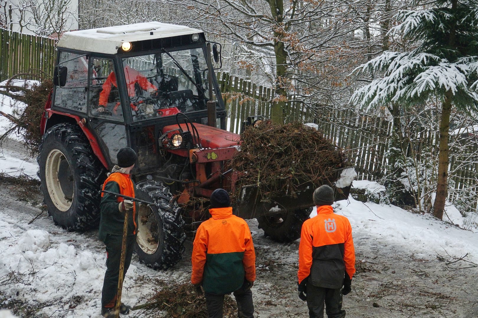 2017_12_08_Kácení smrku Svoboda (46)