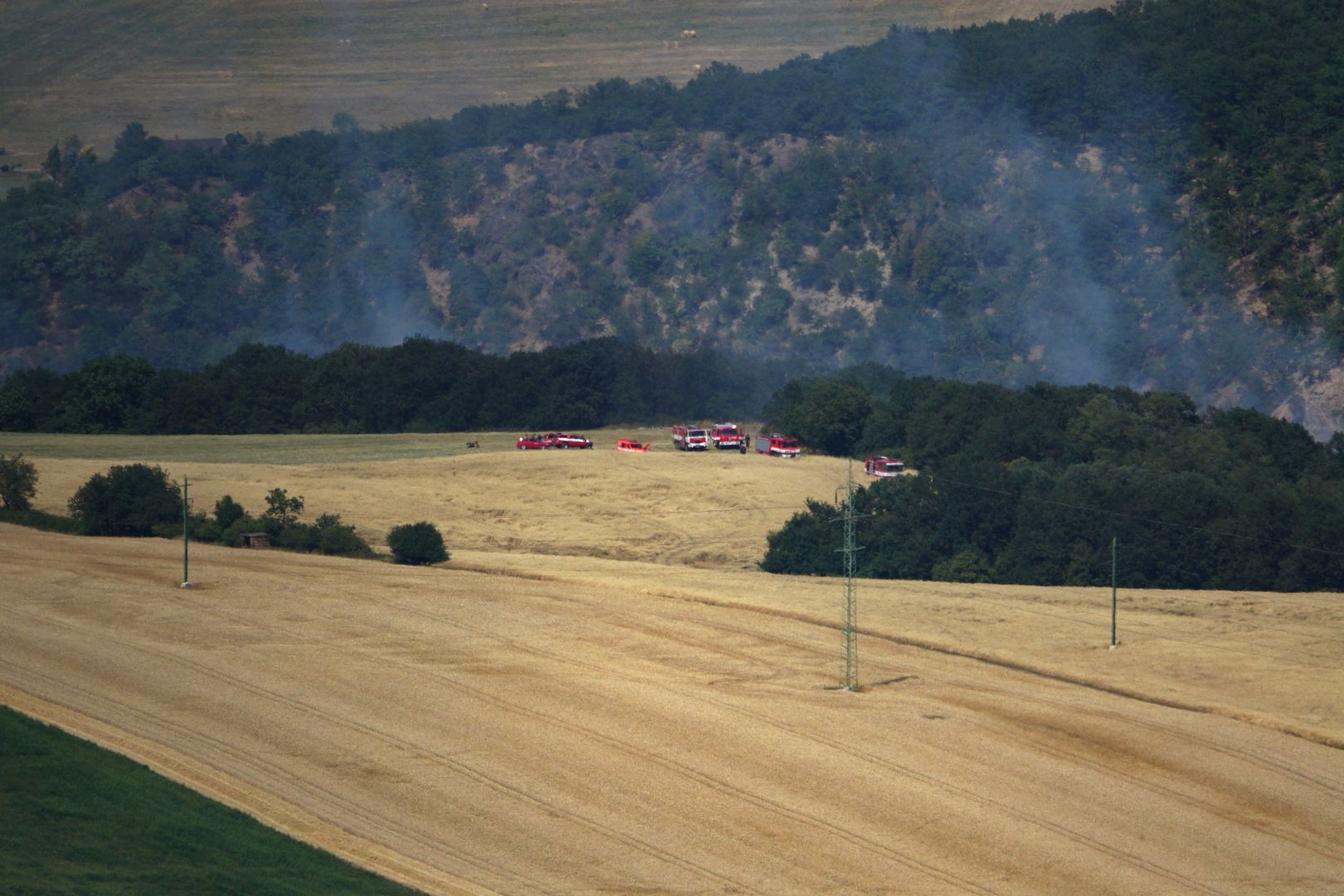 2018_07_04_Lovoš_na vrcholu_požár_02