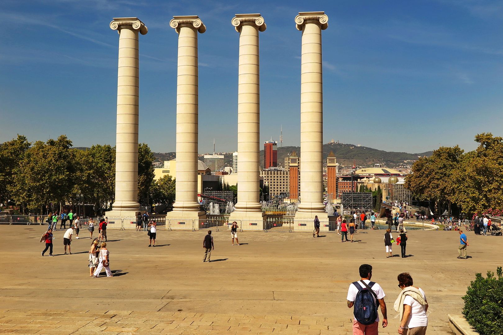 Barcelona_Plaça de Josep Puig i Cadafalch_kaskády (3)