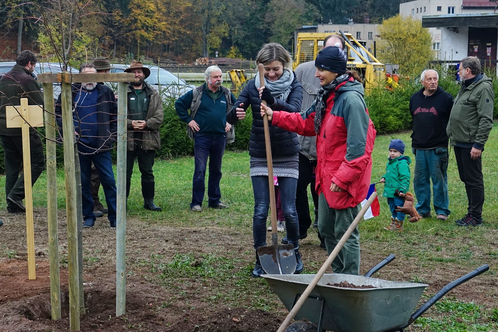 2018_10_26_Výsadba památné lípy na školním polesí České lesnické akademie Trutnov (15)