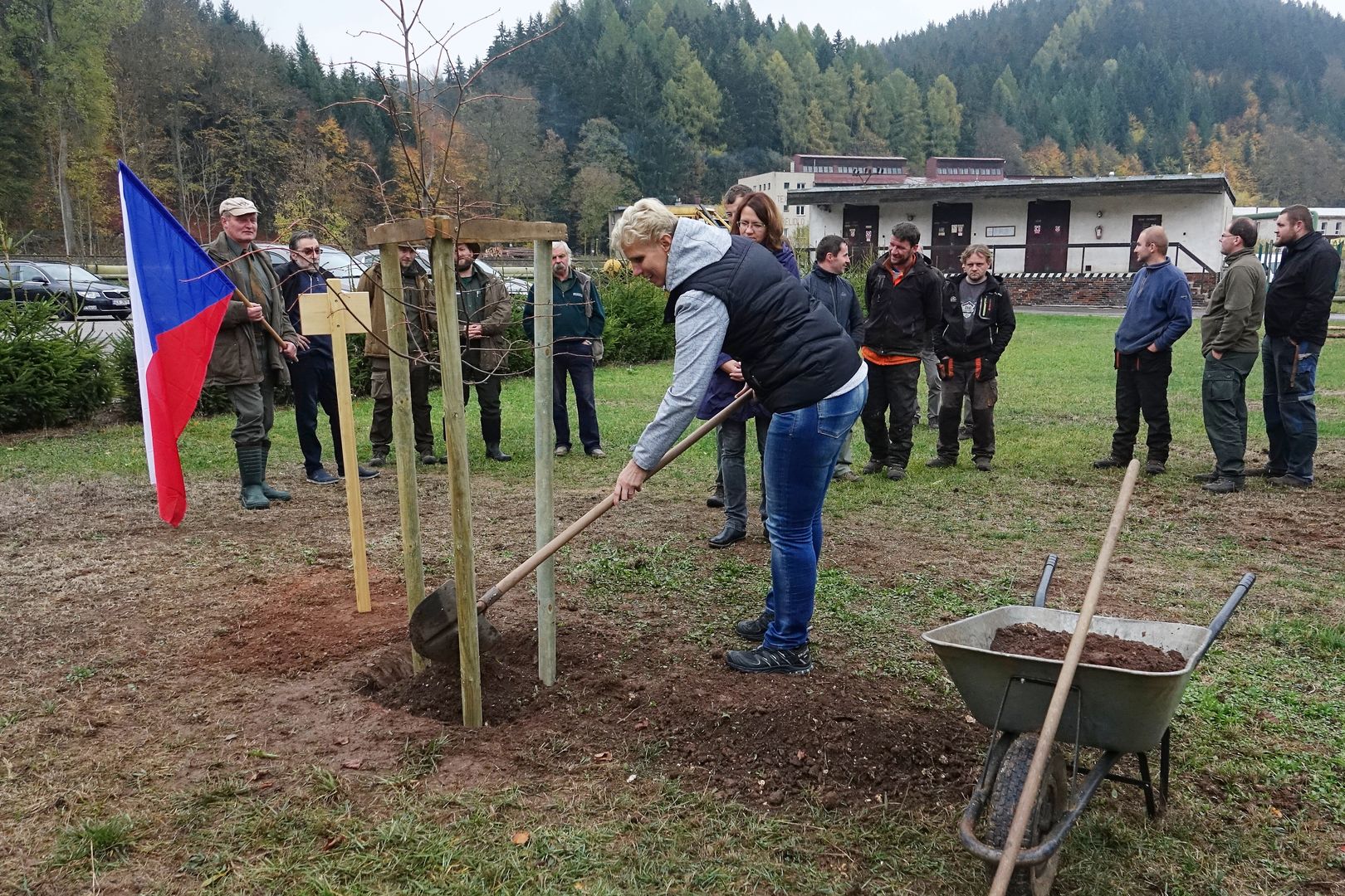 2018_10_26_Výsadba památné lípy na školním polesí České lesnické akademie Trutnov (20)