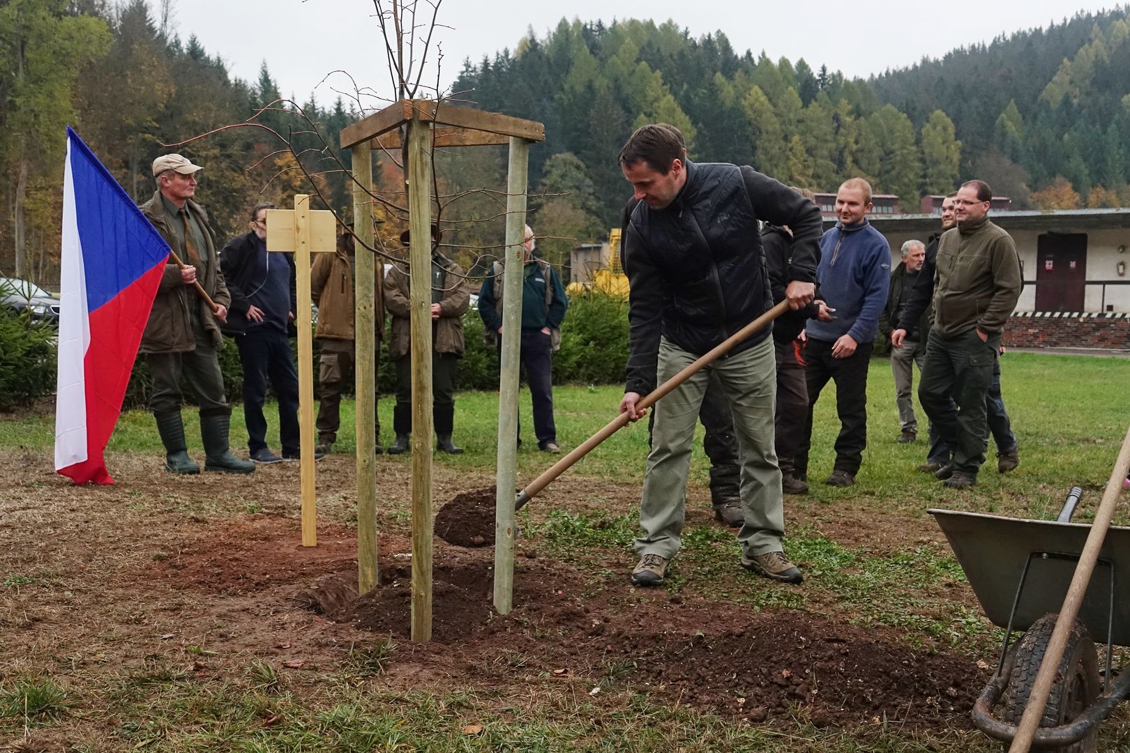 2018_10_26_Výsadba památné lípy na školním polesí České lesnické akademie Trutnov (21)