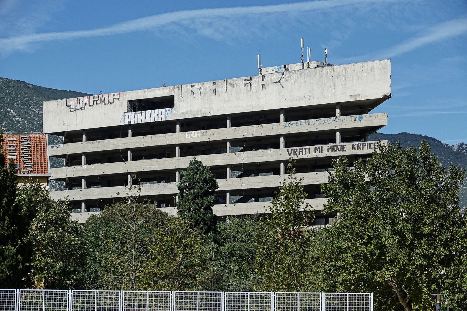 Mostar_Věž ostřelovačů_původně budova banky