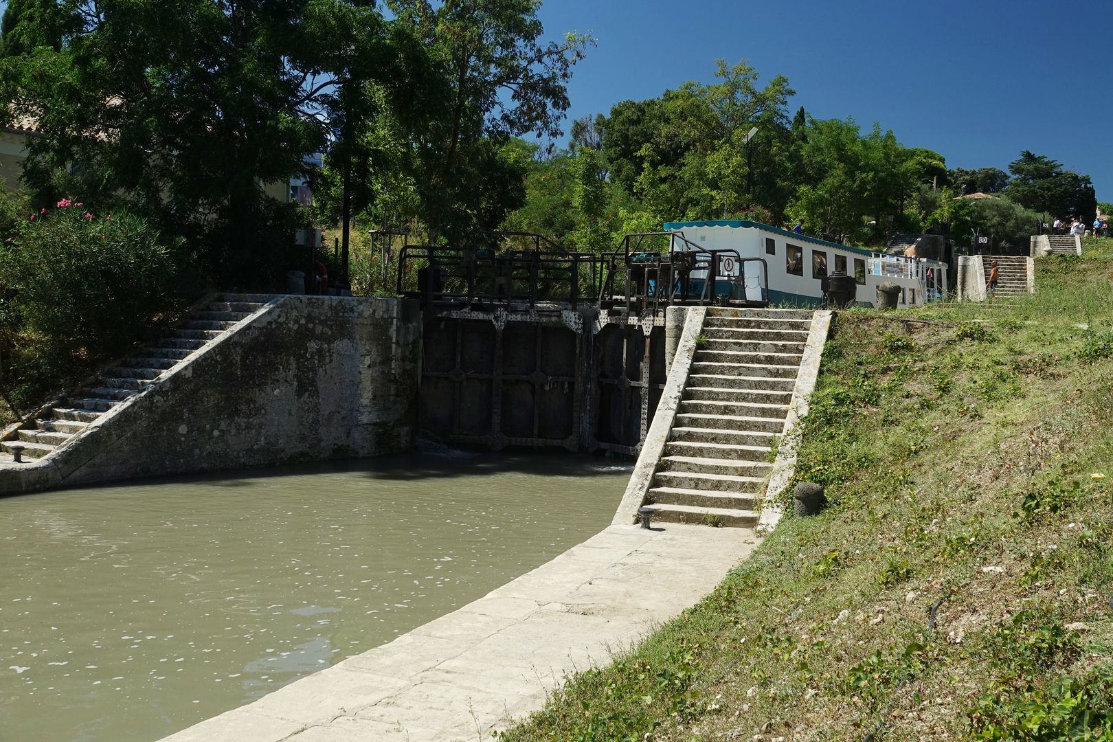 2018_08_15_Francie_Béziers_Canal du Midi_zdymadla ve Fonserannes_06