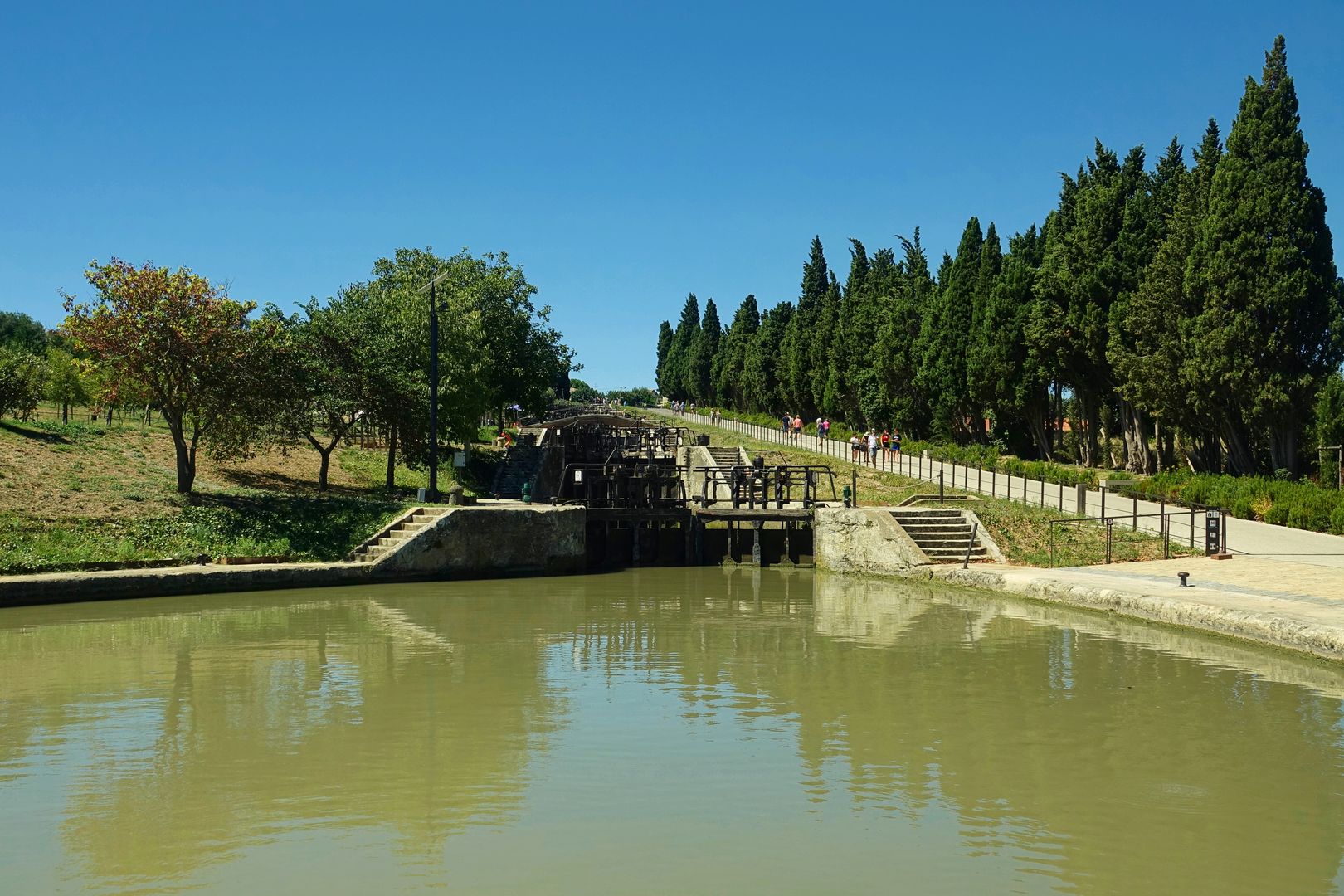 2018_08_15_Francie_Béziers_Canal du Midi_zdymadla ve Fonserannes_13