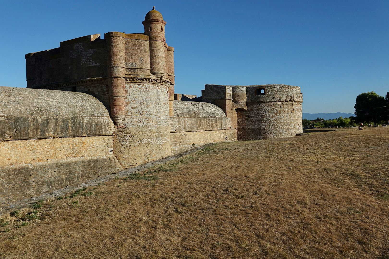 2018_08_15_Francie_pevnost Salses-le-Château