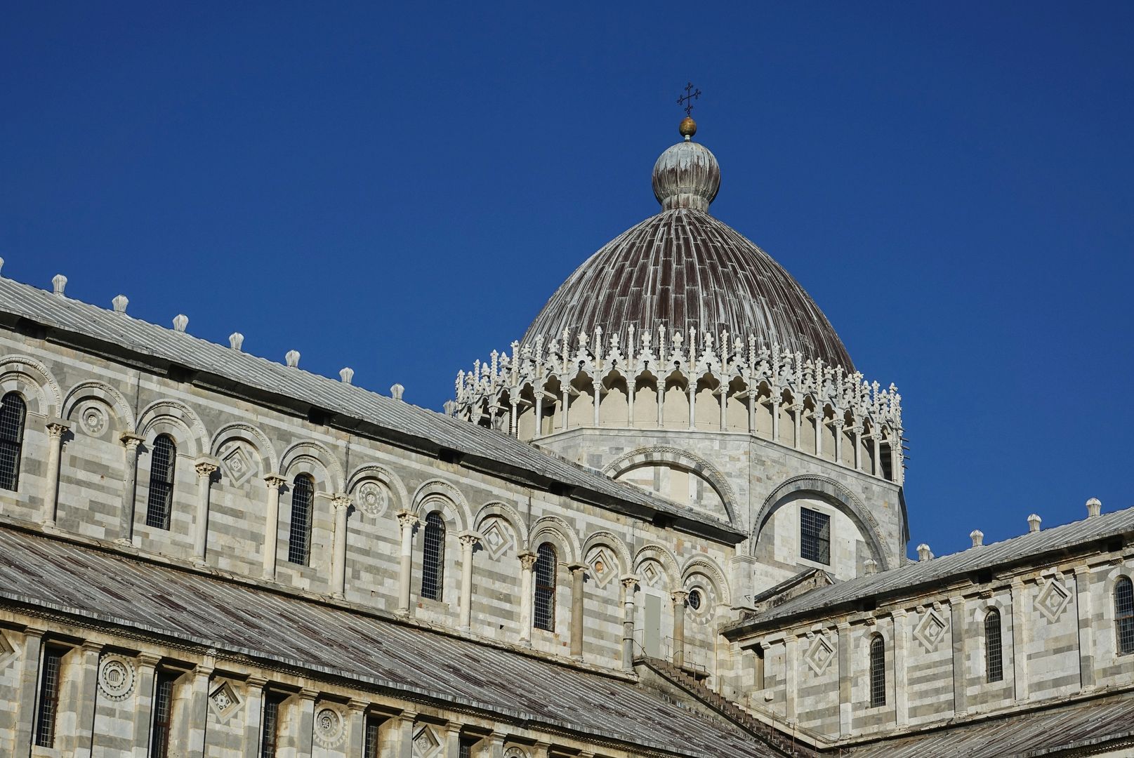 Pisa_Duomo di Pisa_exteriéry (2)