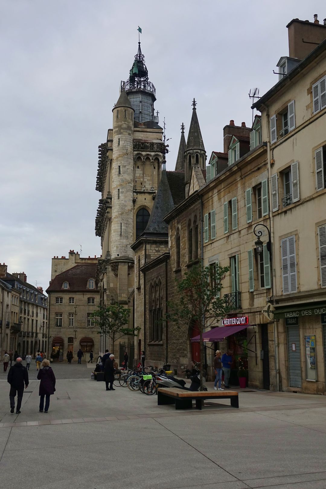 Dijon-kostel Notre-Dame-exteriér (1)