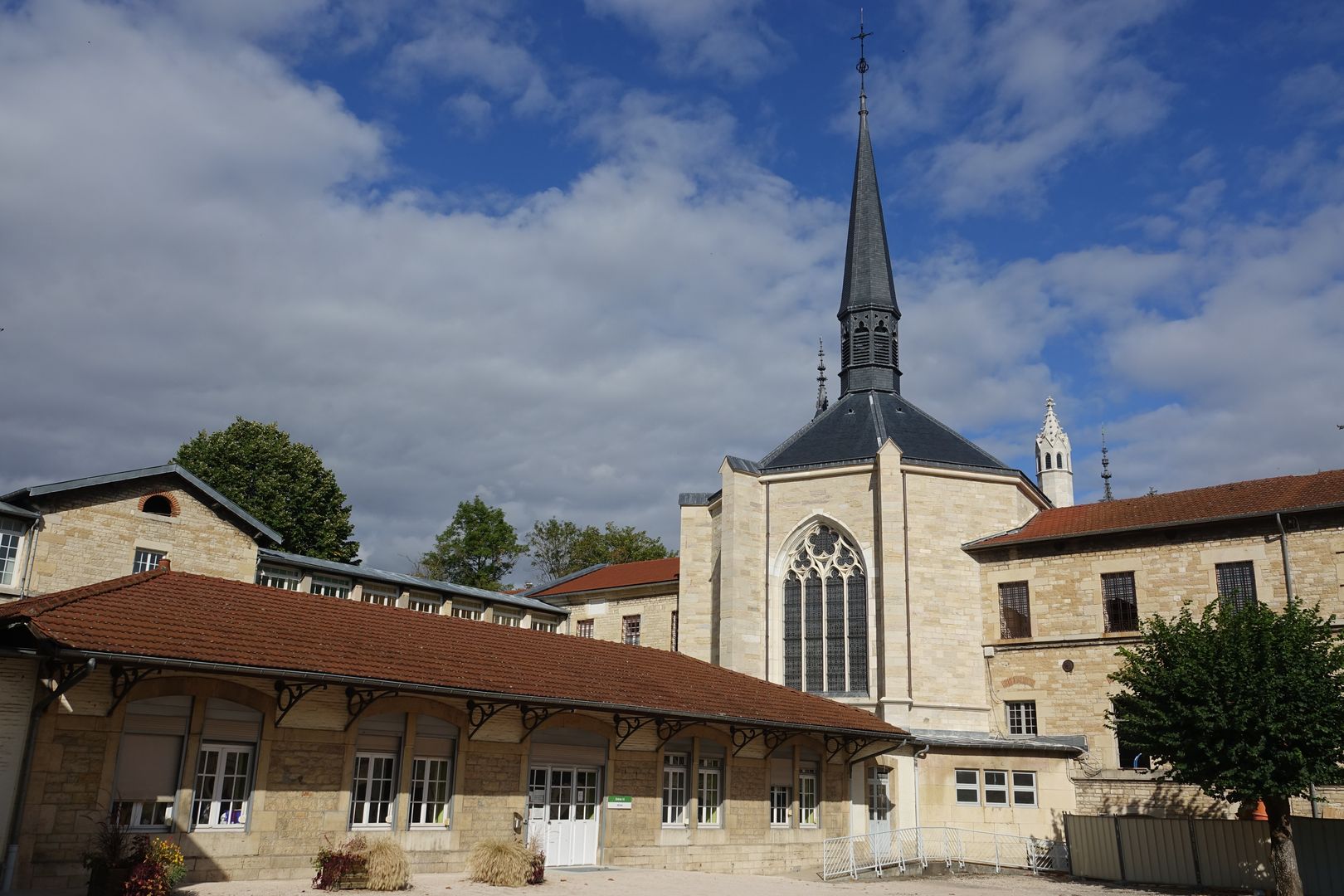 Dijon - areál psychiatrické léčebny - Mojžíšova studna  (4)