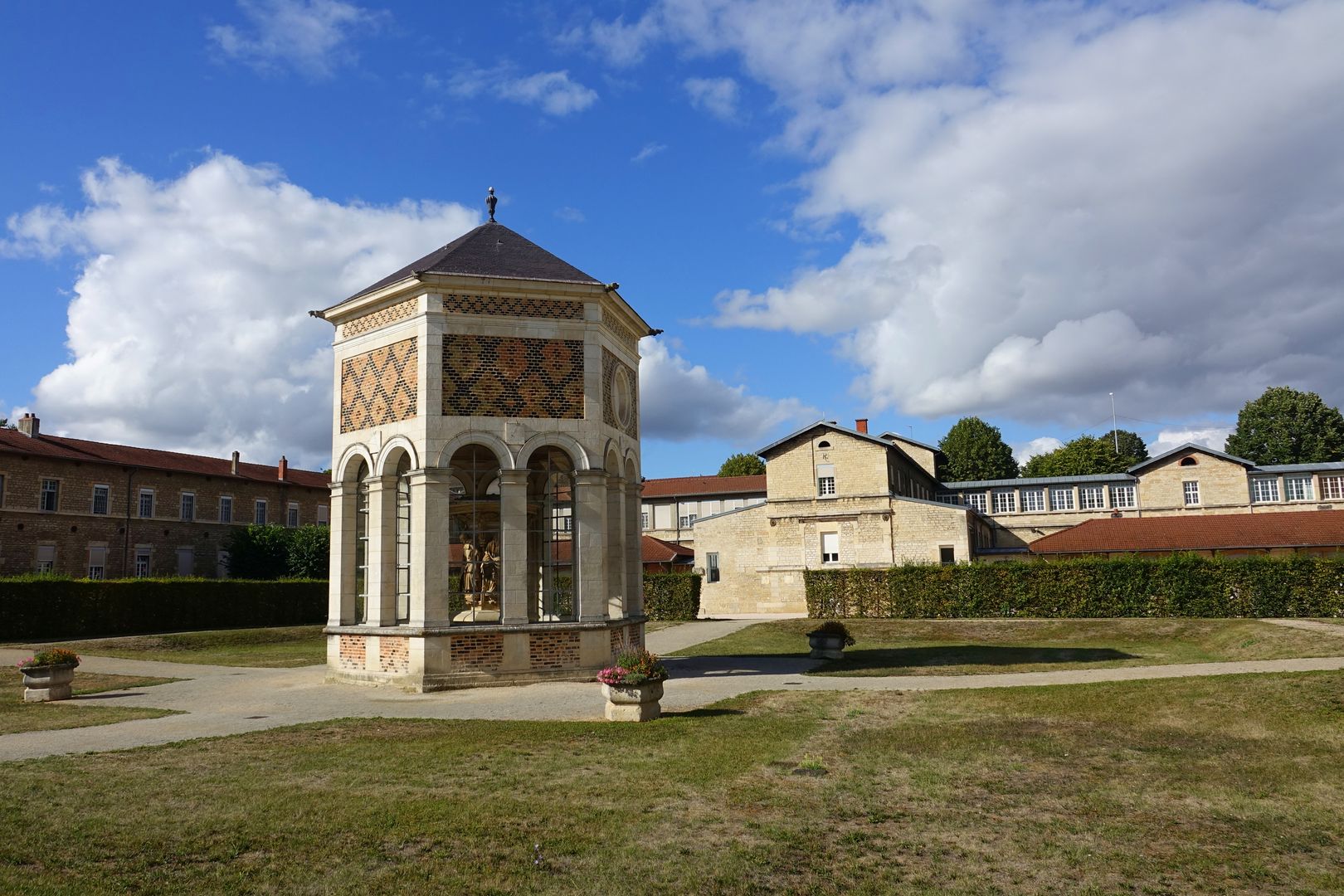 Dijon - areál psychiatrické léčebny - Mojžíšova studna  (5)