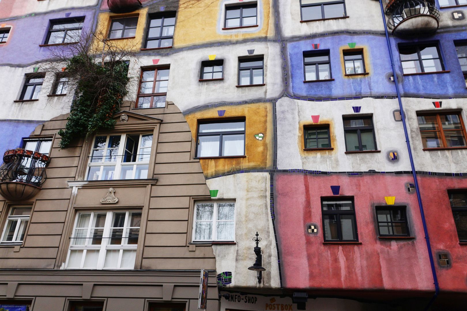 Wien_Hundertwasserhaus_Hundertwasser_1983–86 (2)