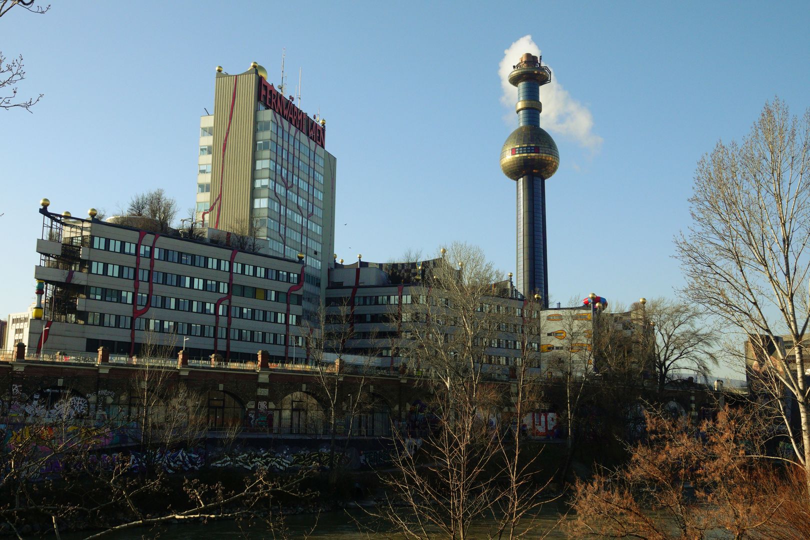 Wien_Teplárna Spittelau_Hundertwasser_1988–92 (1)