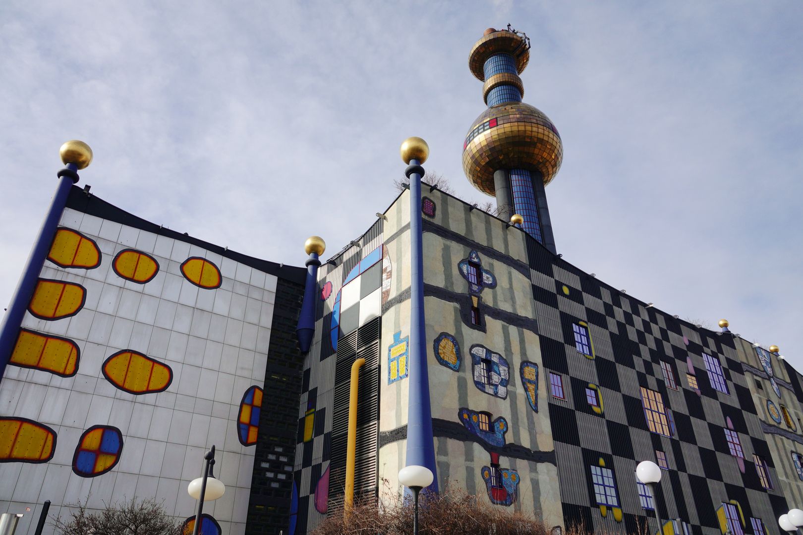 Wien_Teplárna Spittelau_Hundertwasser_1988–92 (2)