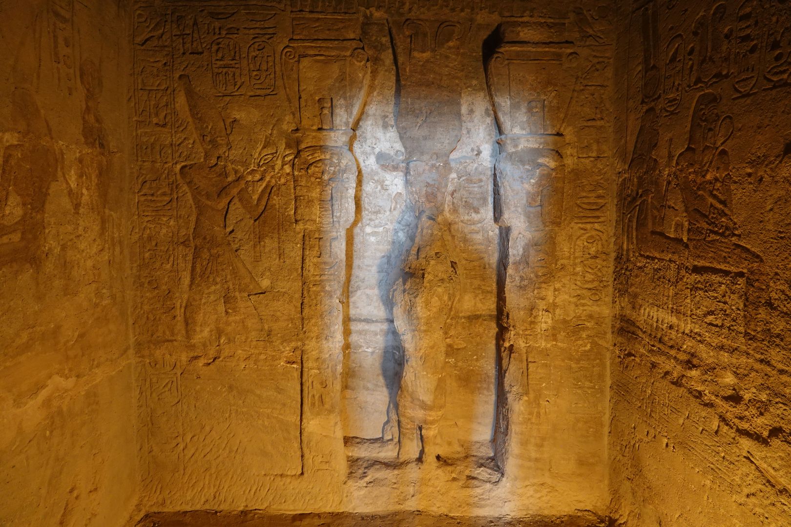 Abu Simbel - Malý chrám bohyně Hathor a královny Nefrtari-0010